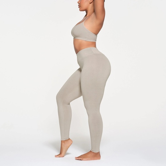 SKIMS Pants - SKIMS skims outdoor leggings taupe